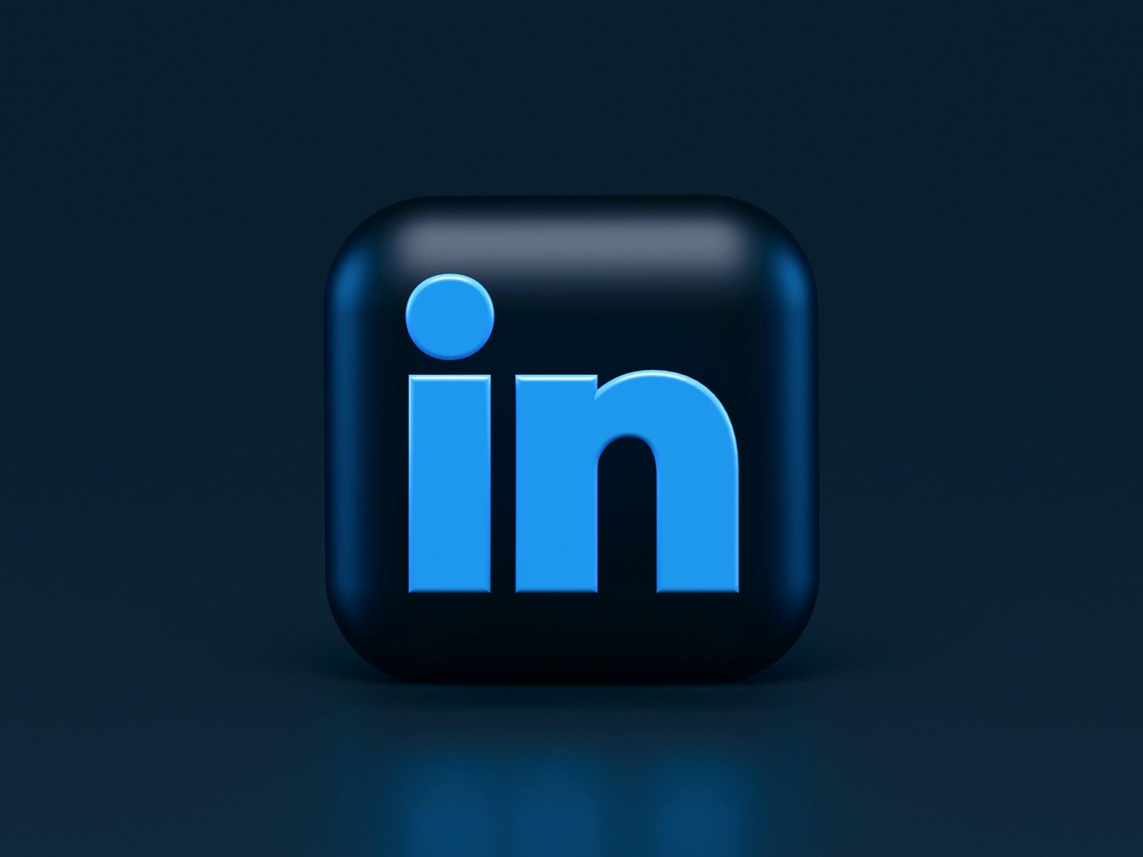 Read more about the article How to Create a Powerful Personal Brand on LinkedIn